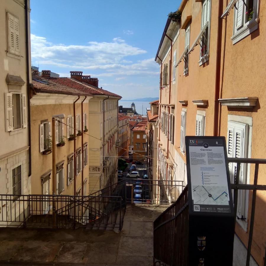 Casa Antica - Historical Apartment In Old City Center Триест Экстерьер фото