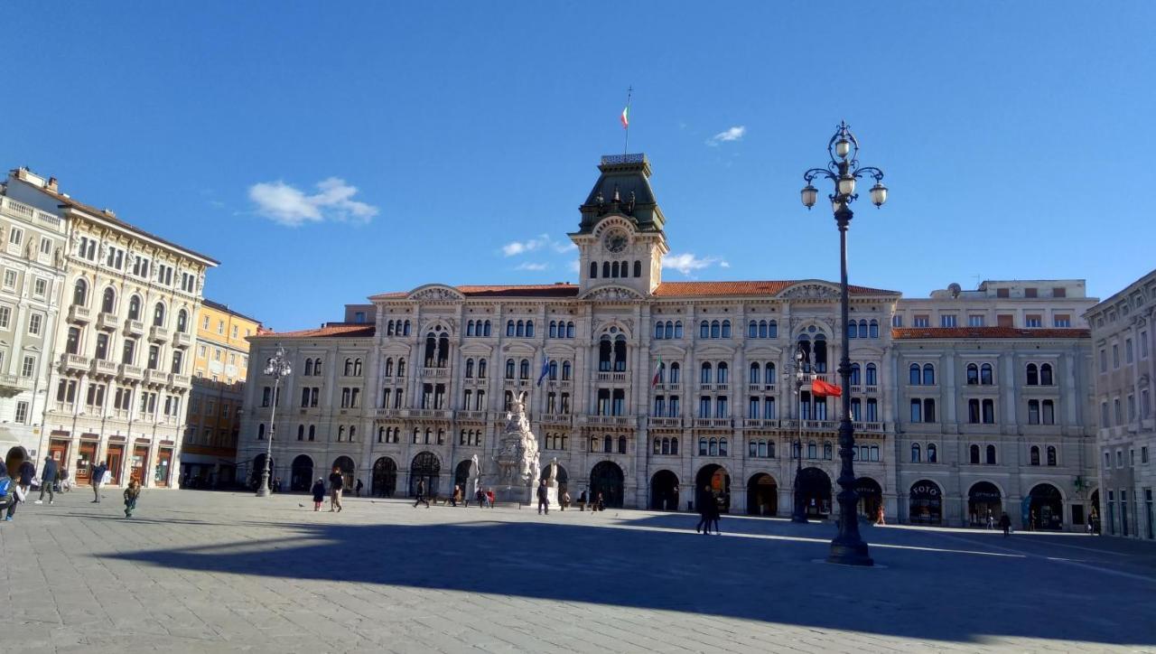 Casa Antica - Historical Apartment In Old City Center Триест Экстерьер фото