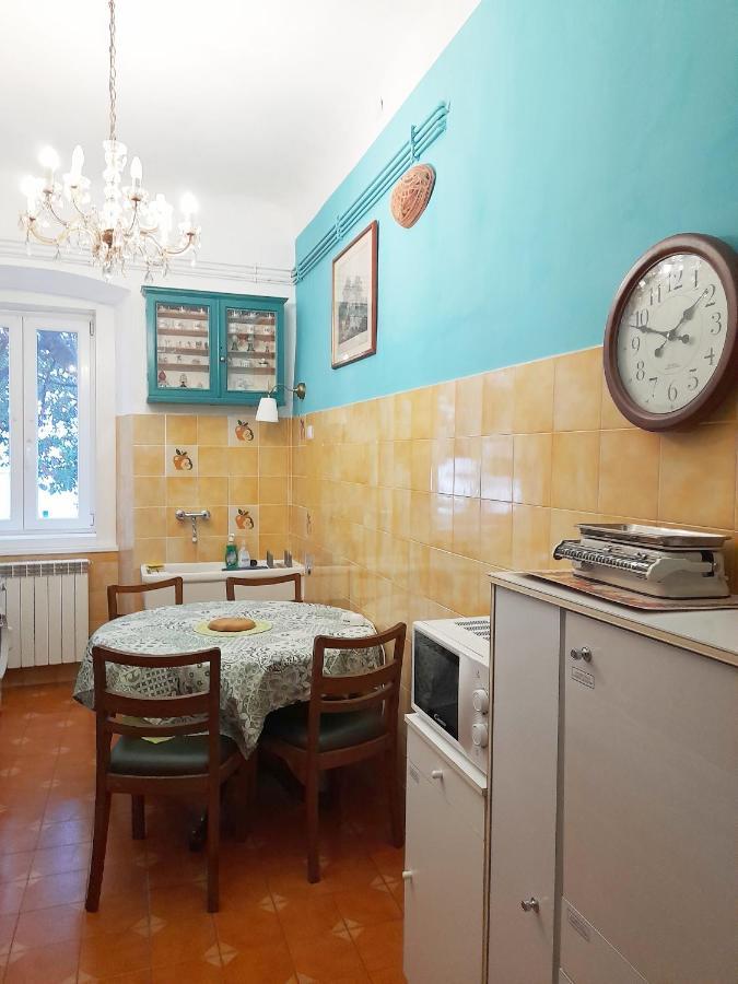 Casa Antica - Historical Apartment In Old City Center Триест Экстерьер фото